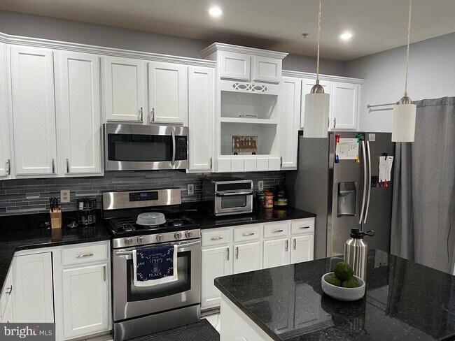 Building Photo - 9905 Tulip Tree Dr