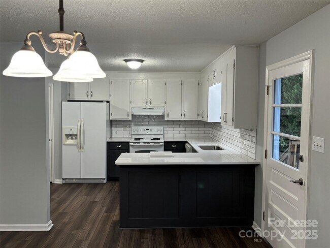 Foto del edificio - 609 Catawba Cir N