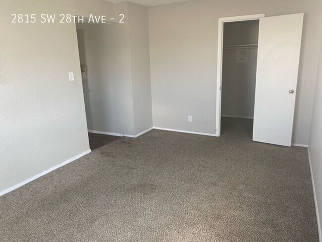 Building Photo - Come in today don't miss our deals