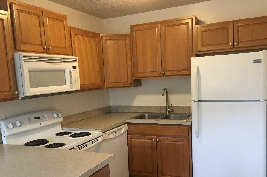 Kitchen - 36 Courtside Dr