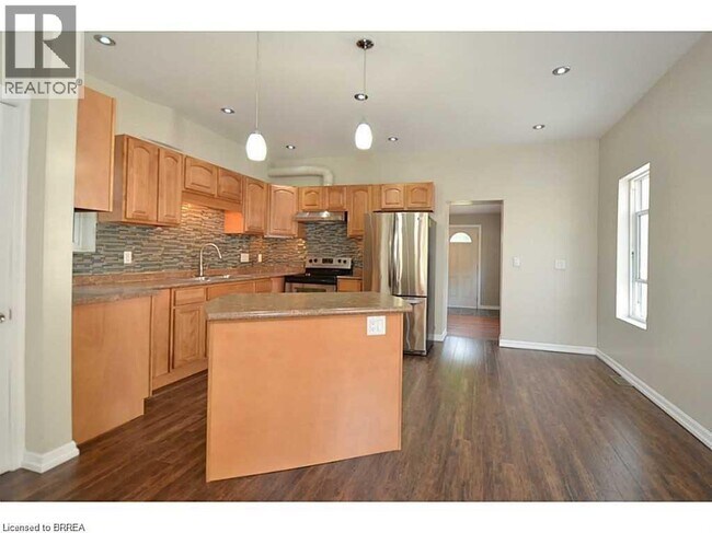 Building Photo - 40 Spring St