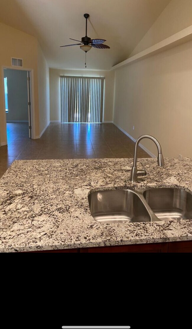 Building Photo - 3729 SW 8th Ct