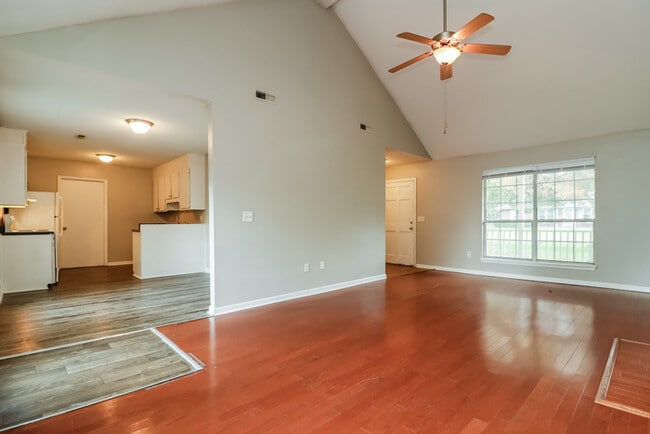 Building Photo - 105 White Pine Ct