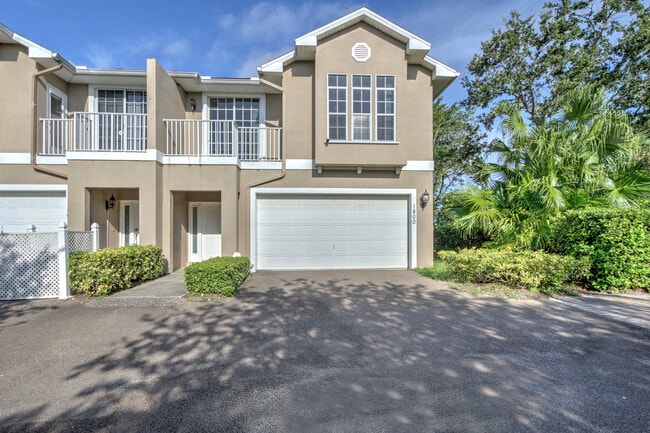 Building Photo - 1800 Bayshore Way