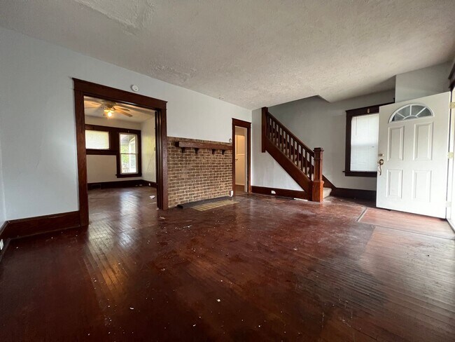 Foto del edificio - 3 br, 1 bath House - 308 E 29th St