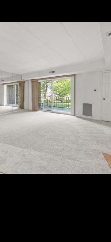 Foto del edificio - 81 Oakridge Dr