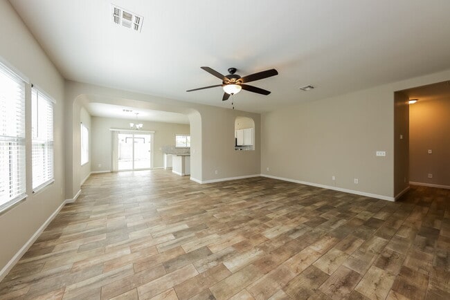 Foto del edificio - 10609 W Angels Ln