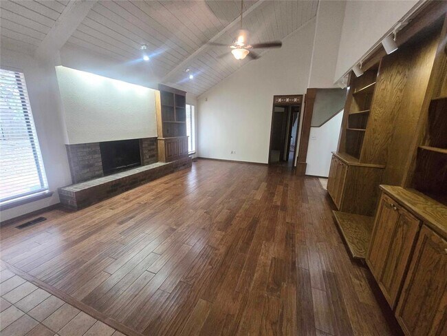 Foto del edificio - 1212 Kingston Ct