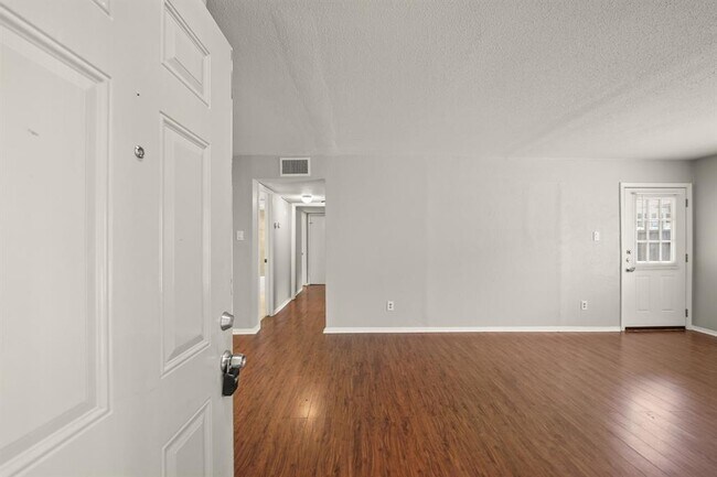 Foto del edificio - 2110 Wilcrest Dr