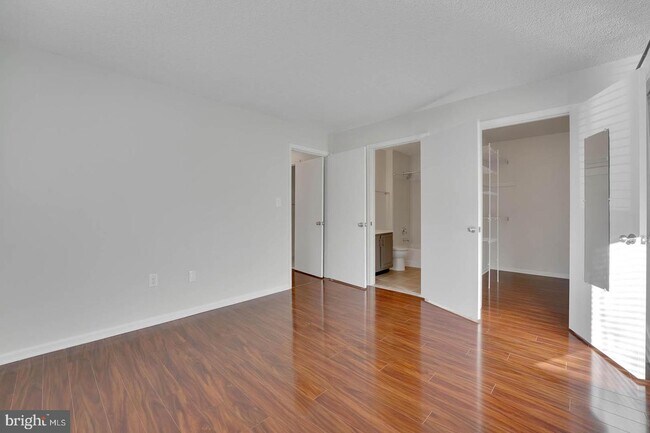 Building Photo - 8613 Tamarron Dr