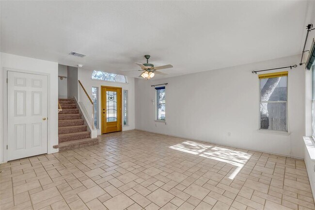 Building Photo - 4617 Hoffman Dr