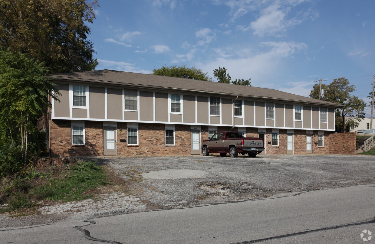 Building Photo - 5800-5812 Reeder St