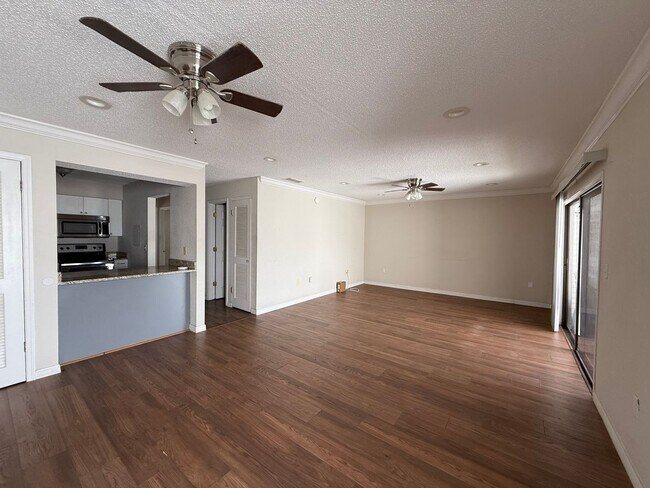 Building Photo - Charming 2 bedroom home with a pool