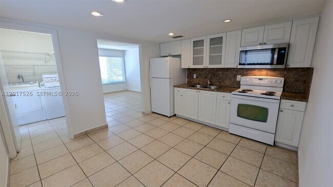Building Photo - 3525 SW 25th St