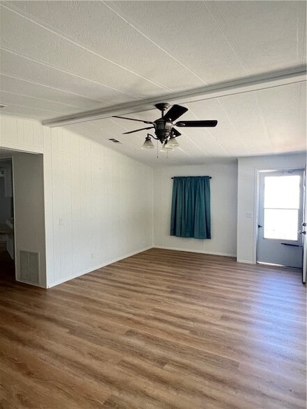 Foto del edificio - 812 Oleander Cir