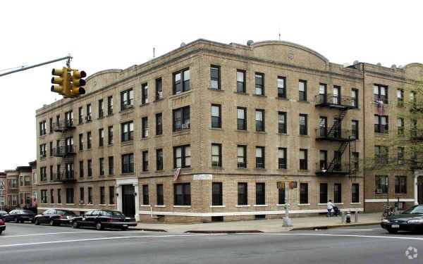 16th Street - 946 67th St