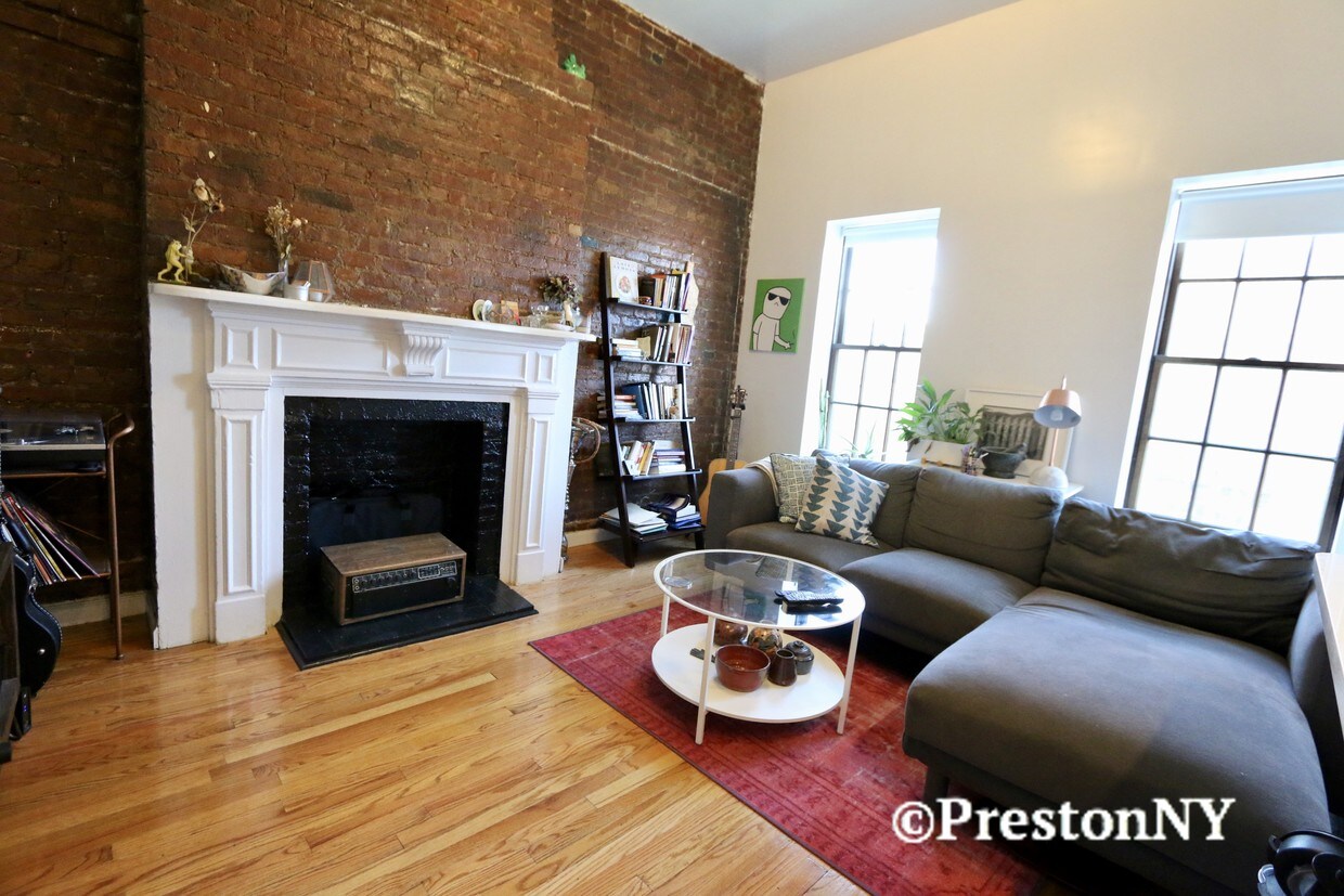 Primary Photo - 52 Greenwich Ave