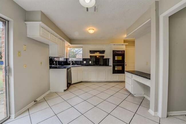 Kitchen - 8206 AMURWOOD DR