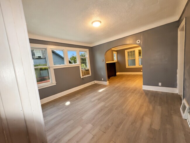 Foto del edificio - 4666 Lillibridge St