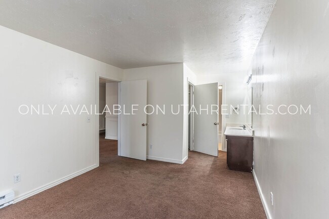 Foto del edificio - 4370 S Highland Dr