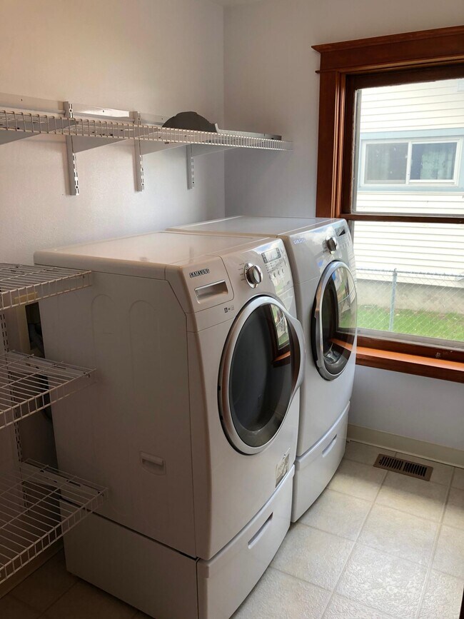 Building Photo - 821 E Liberty Ave