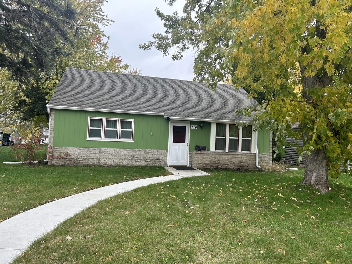 714 E Highland Ave, Fergus Falls, MN 56537 House Rental in Fergus Falls, MN