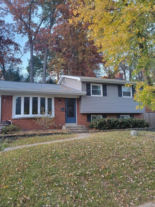 Primary Photo - Amazing 3 BR/2.5 BA Single-Family Home in ...