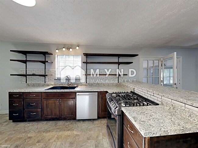 Building Photo - 3 br, 2 bath House - 2439 Silver King Dr