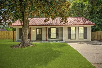 Building Photo - 583 Neal Dr