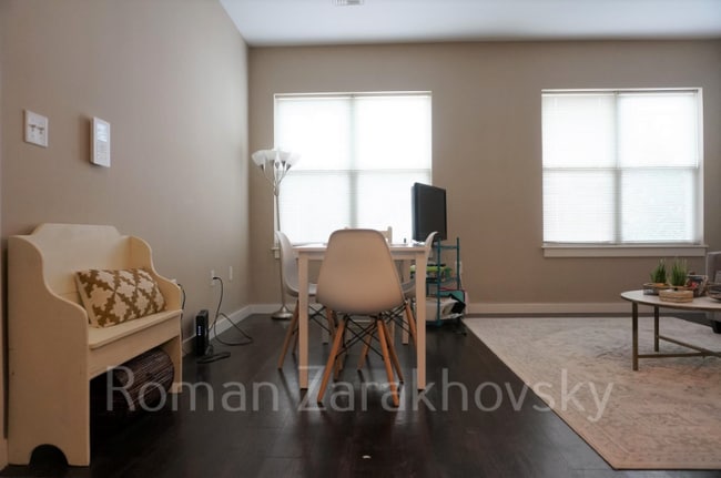 Building Photo - 40 Bonair St