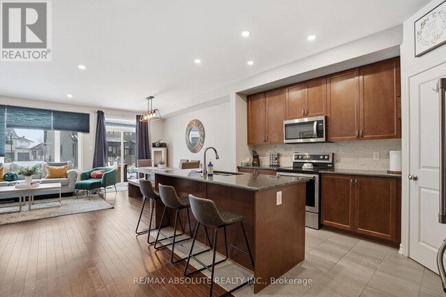 Building Photo - 741 Namur St