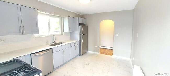Foto del edificio - 48 Medway Ave