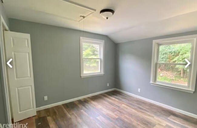 Building Photo - 242 Woodlawn Cir