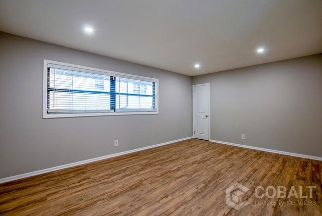 Foto del edificio - 886 St Charles Ave NE