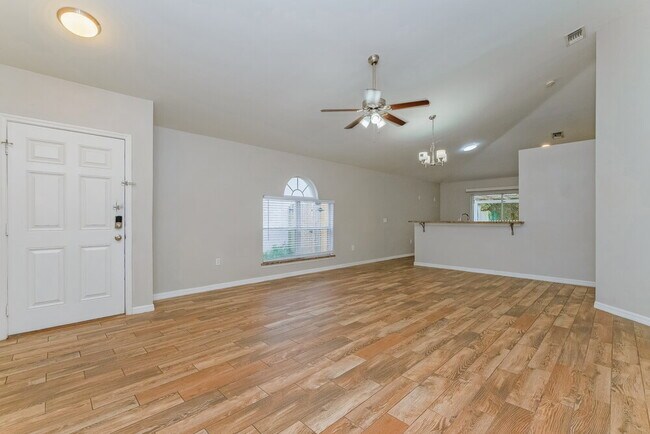 Foto del edificio - 13719 Gentle Woods Ave