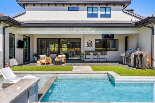 Foto del edificio - 223 Golden Bear Dr