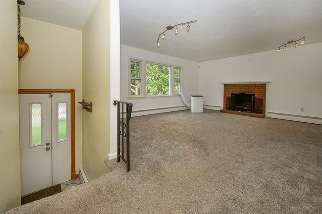 Building Photo - 3 Rustic Ln