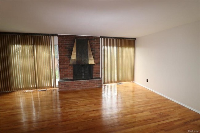 Building Photo - 2103 Bryanston Crescent St