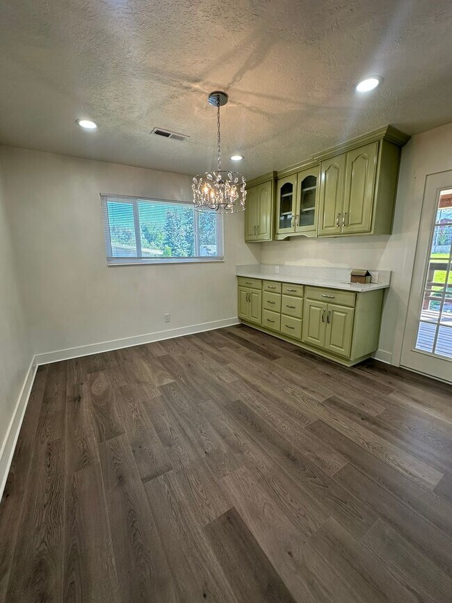 Building Photo - Modern 4-Bedroom South Ogden Home with 2 K...