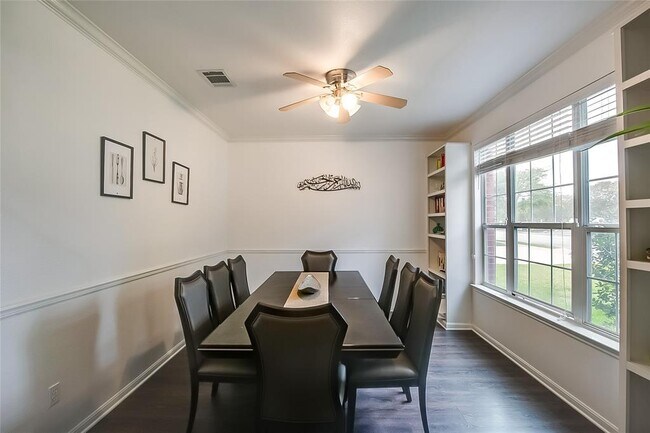 Building Photo - 2307 Speidel Dr