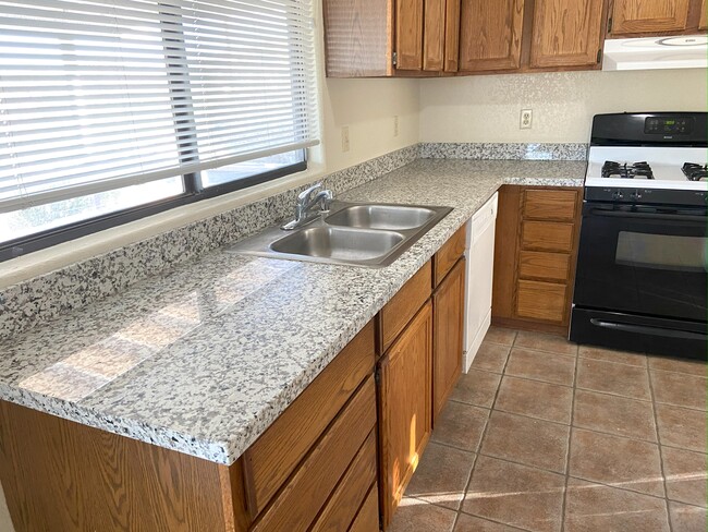 Foto del edificio - 5785 Hall Ln