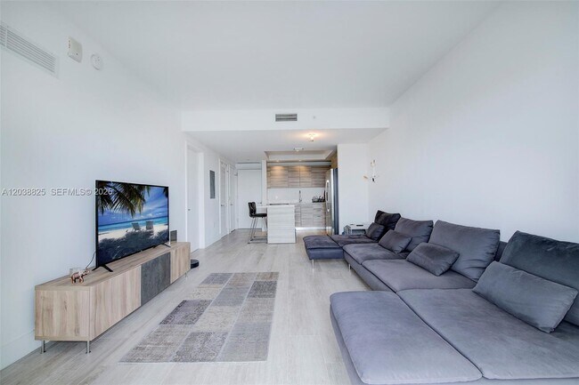 Foto del edificio - 121 NE 34th St
