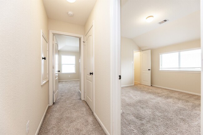 Foto del edificio - 24943 Blue Mountain Park Ln