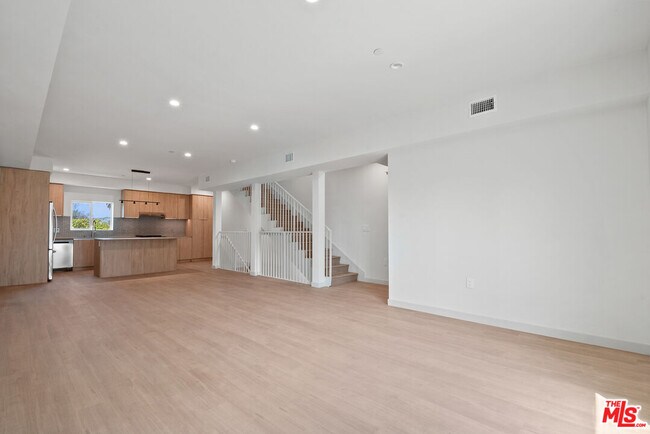 Foto del edificio - 2523 S Orange Dr