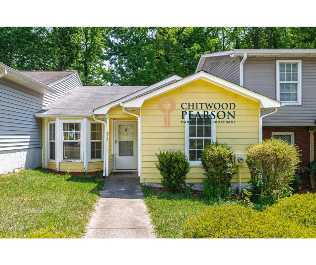 Updated 2BR Townhome Near Clayton State with Fenced Yard - Updated 2BR Townhome Near Clayton State with Fenced Yard