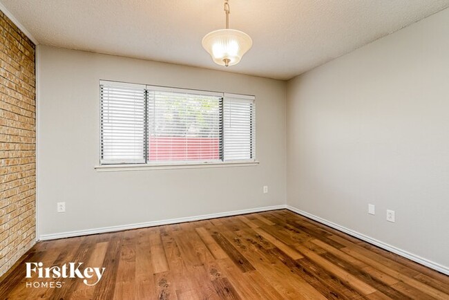 Building Photo - 2661 Claremont Dr