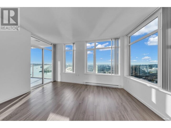 Building Photo - 900 Carnarvon St