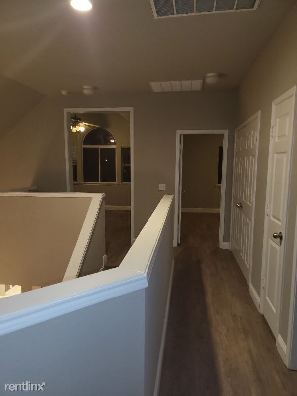 Building Photo - 3 br, 2.5 bath House - 7176 Drummond dr