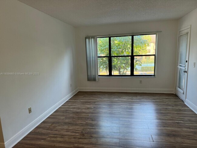 Foto del edificio - 4321 W McNab Rd