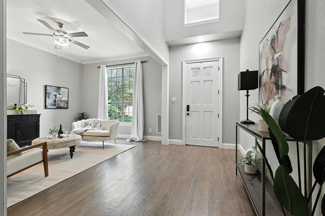 Foto del edificio - 8828 Cypress Creek Rd